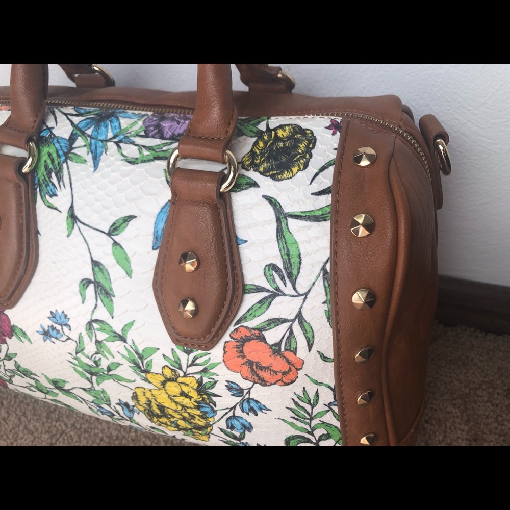 White and tan floral print handbag with gold stone